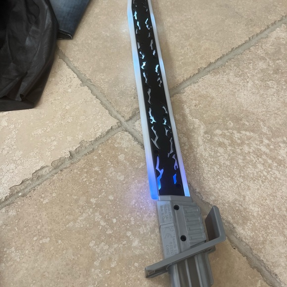 Disney Star Wars The Mandalorian costume and sword - Picture 6 of 9